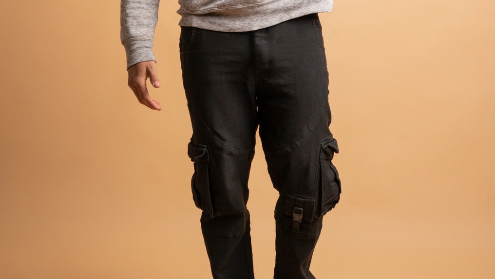 Rekomendasi Merek Celana Cargo Pria Terbaik, Bikin Makin Keren Rekomendasi Merek Celana Cargo Pria Terbaik, Bikin Makin Keren