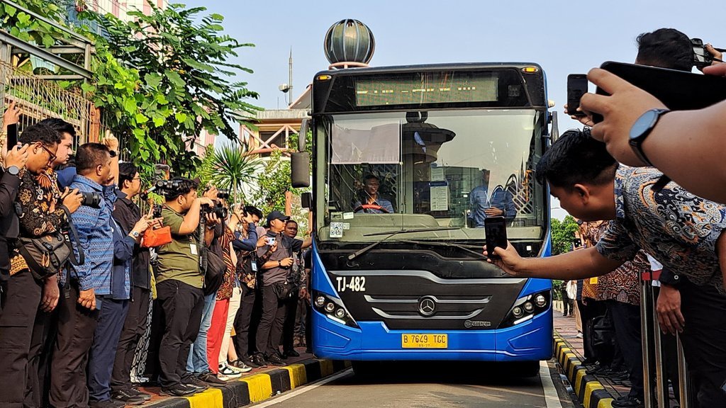 Pramono Resmikan Rute Baru Transjabodetabek Blok M-Bogor Pramono Resmikan Rute Baru Transjabodetabek Blok M-Bogor