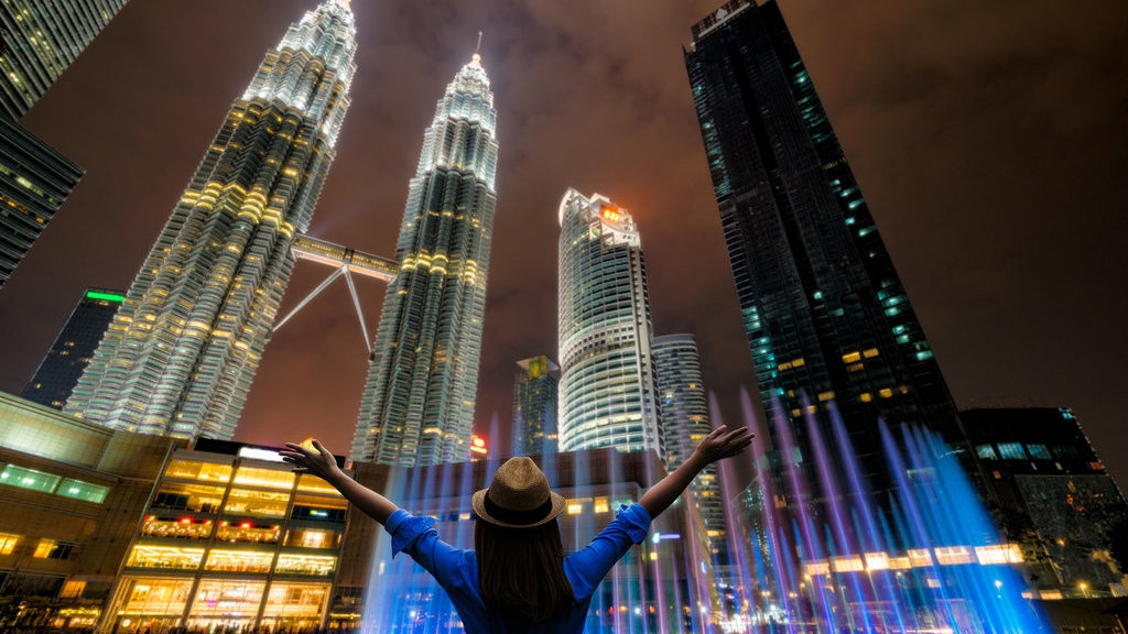 10 Inspirasi Outfit Liburan ke Malaysia untuk Perempuan 10 Inspirasi Outfit Liburan ke Malaysia untuk Perempuan