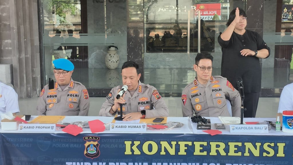 Polisi Tangkap 38 Pelaku Love Scamming Internasional di Bali Polisi Tangkap 38 Pelaku Love Scamming Internasional di Bali