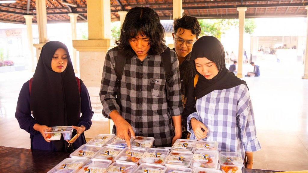 Dukung MBG Level Mahasiswa, UNESA Bikin Sarapan Bergizi Gratis Dukung MBG Level Mahasiswa, UNESA Bikin Sarapan Bergizi Gratis