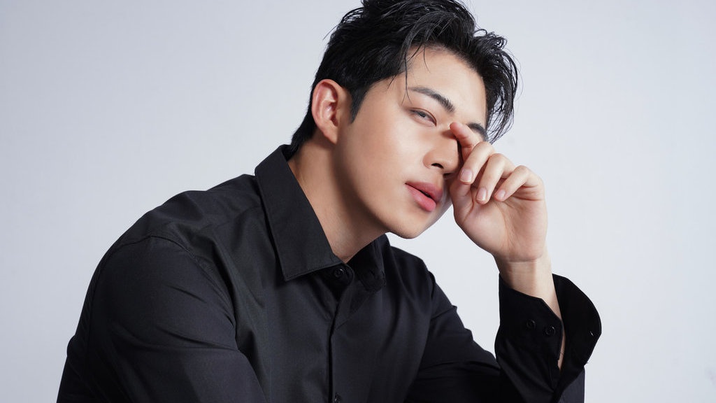 9 Rekomendasi Outfit Kondangan Pria Kemeja Hitam Keren & Elegan 9 Rekomendasi Outfit Kondangan Pria Kemeja Hitam Keren & Elegan