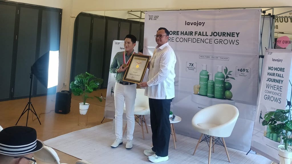 lavojoy Raih Rekor MURI Lewat Video Perawatan Rambut Rontok lavojoy Raih Rekor MURI Lewat Video Perawatan Rambut Rontok
