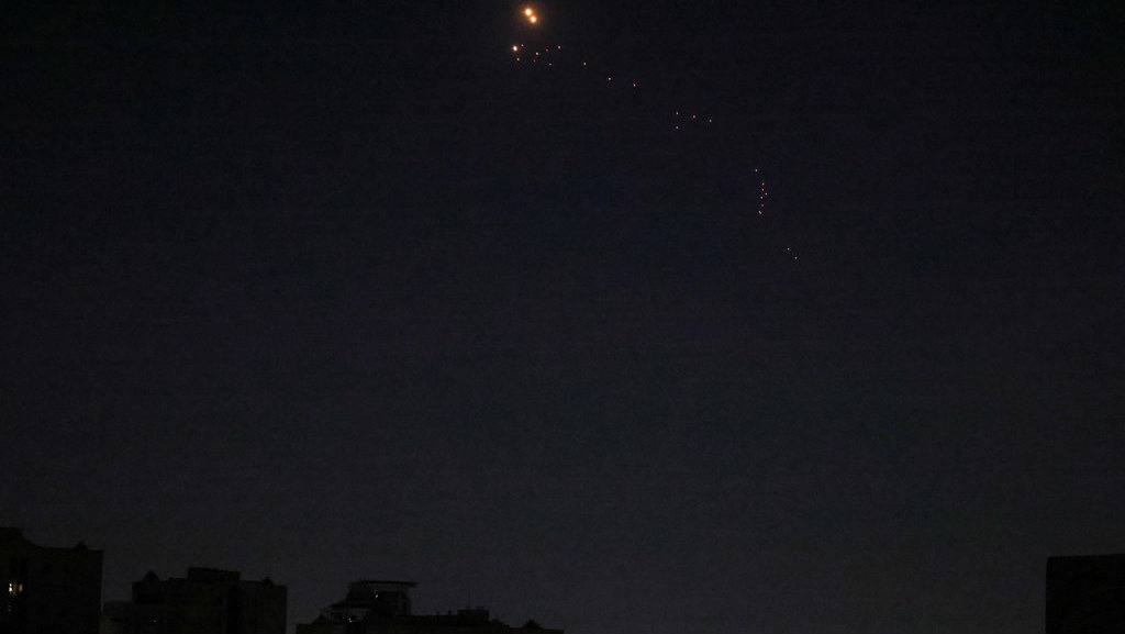 Serangan Israel ke Iran Tewaskan 78 Orang & Lukai 320 Warga Serangan Israel ke Iran Tewaskan 78 Orang & Lukai 320 Warga