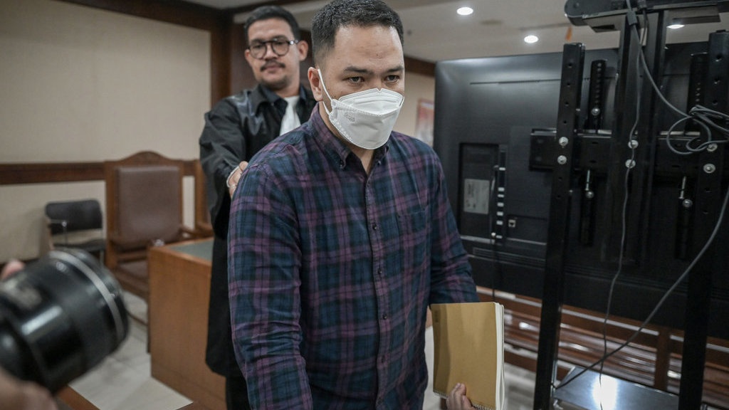 Eks Jaksa Azam Gunakan Uang Hasil Korupsi untuk Umrah Eks Jaksa Azam Gunakan Uang Hasil Korupsi untuk Umrah