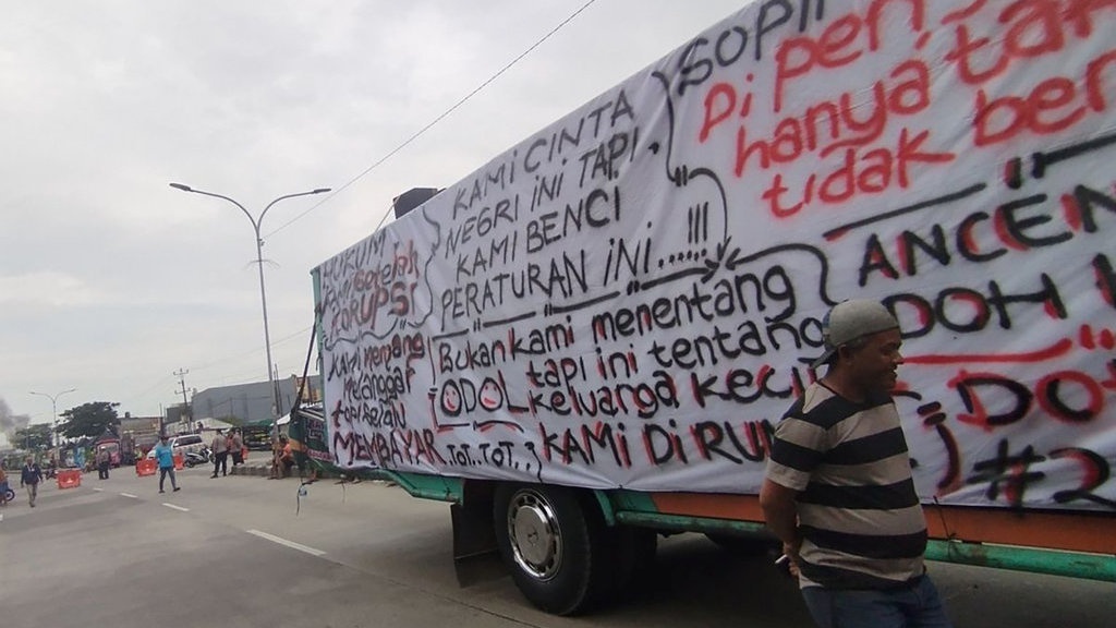 800-an Sopir Truk Demo Tuntut Revisi Aturan ODOL di Kudus 800-an Sopir Truk Demo Tuntut Revisi Aturan ODOL di Kudus
