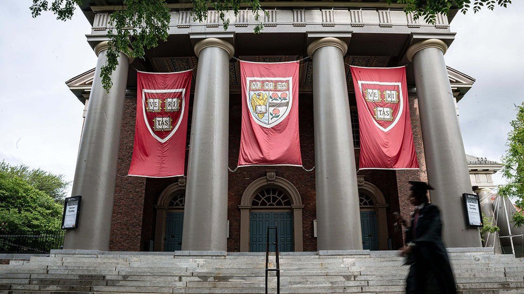 Donald Trump Ancam Cabut Status Bebas Pajak Universitas Harvard