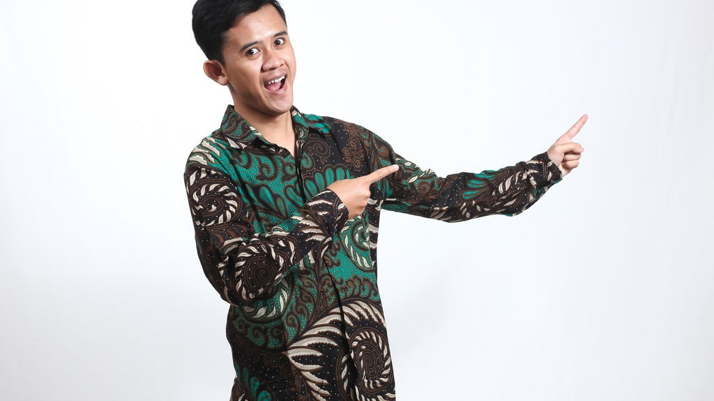 9 Rekomendasi OOTD Outfit Kondangan Pria Batik yang Modis
