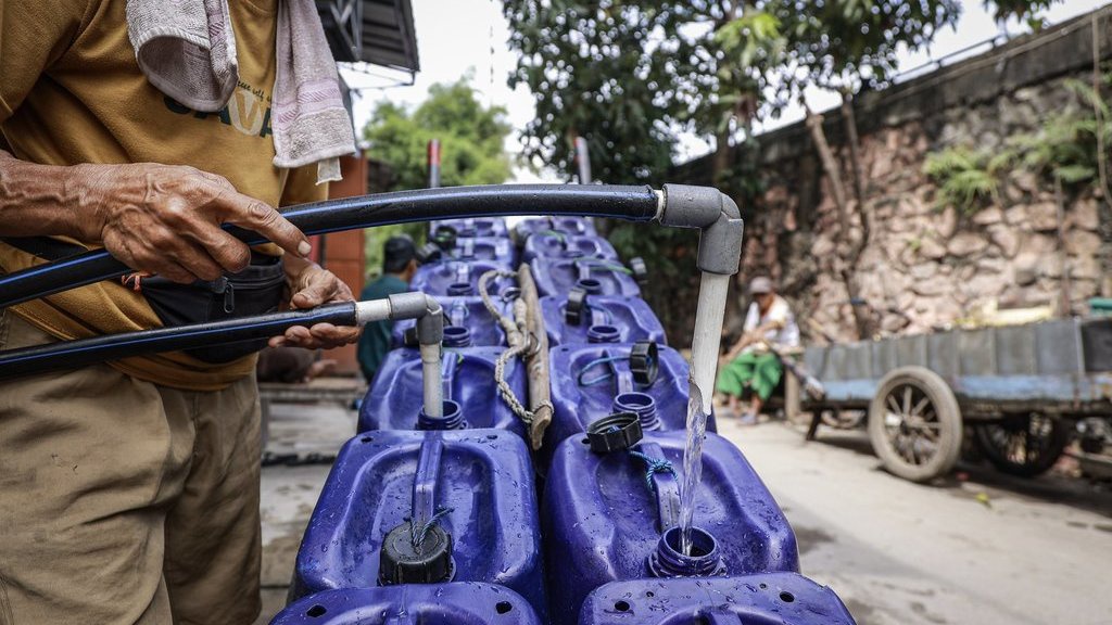 Cara Menjaga Ketersediaan Air Bersih dan Upaya Menghematnya