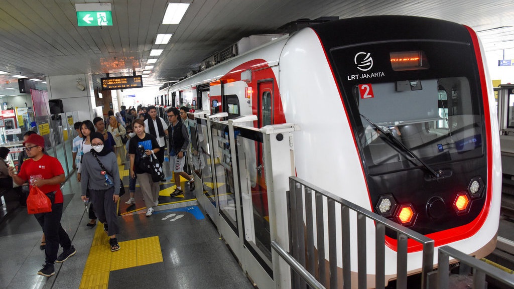 LRT Jabodebek Kembali Beroperasi, Penumpang yang Dievakuasi Aman LRT Jabodebek Kembali Beroperasi, Penumpang yang Dievakuasi Aman