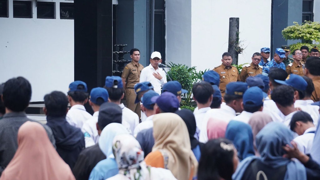 KDM Kirim 50 Pelajar di Subang ke Barak Militer KDM Kirim 50 Pelajar di Subang ke Barak Militer