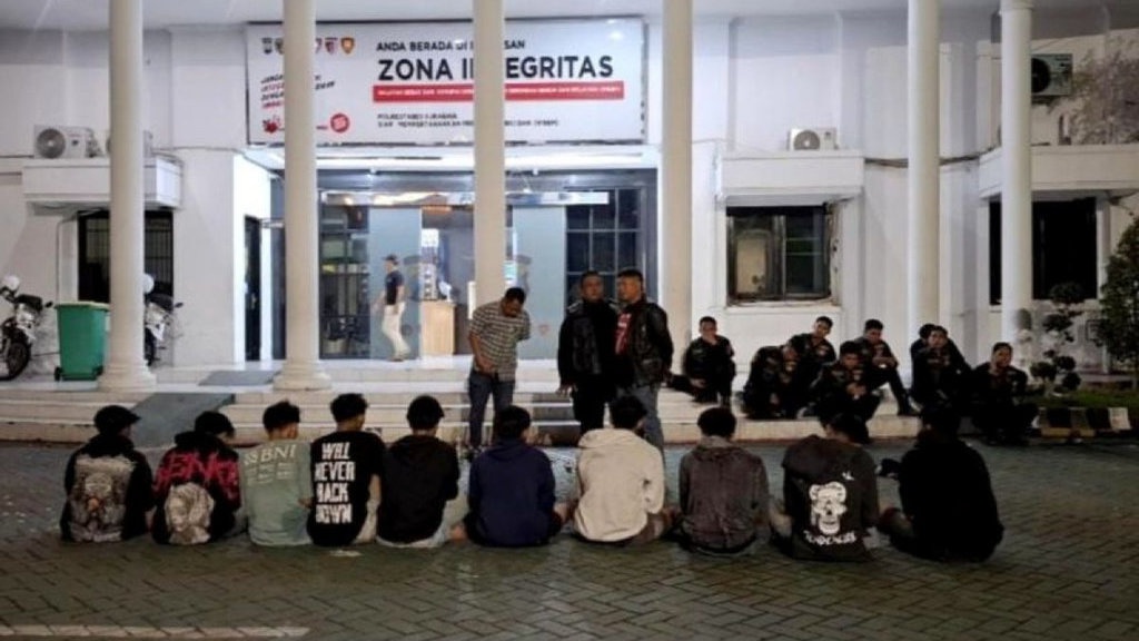 Jam Malam bagi Remaja di Surabaya: Solusi Atasi Masalah Sosial?