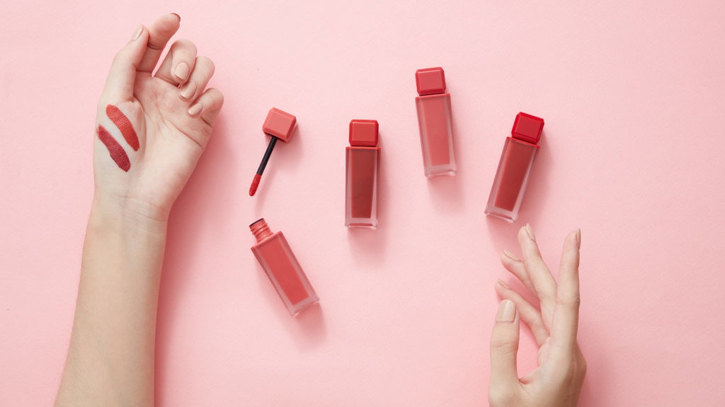 10 Rekomendasi Lip Tint Terbaik yang Tahan Lama dan Terjangkau
