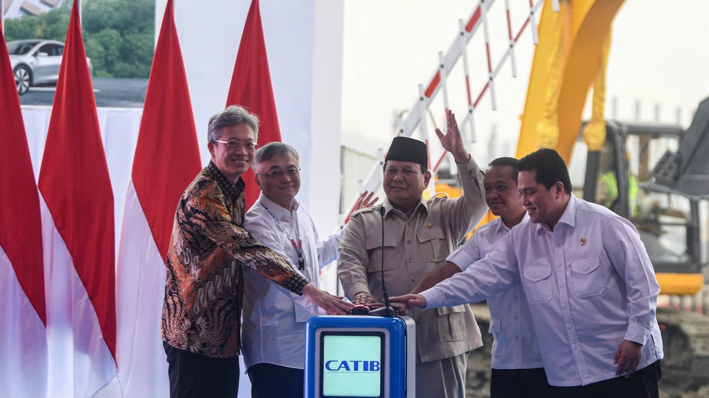 Prabowo Resmikan Industri Baterai Kendaraan Listrik Terintegrasi