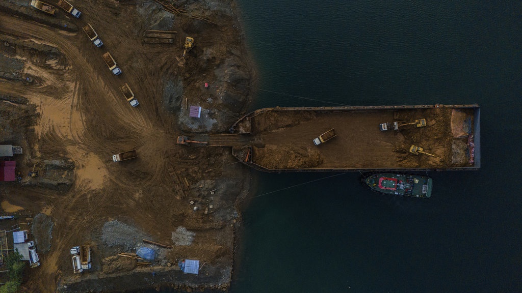 ESDM Diminta Cek Kepatuhan Pajak Sebelum Terbitkan Izin Tambang ESDM Diminta Cek Kepatuhan Pajak Sebelum Terbitkan Izin Tambang