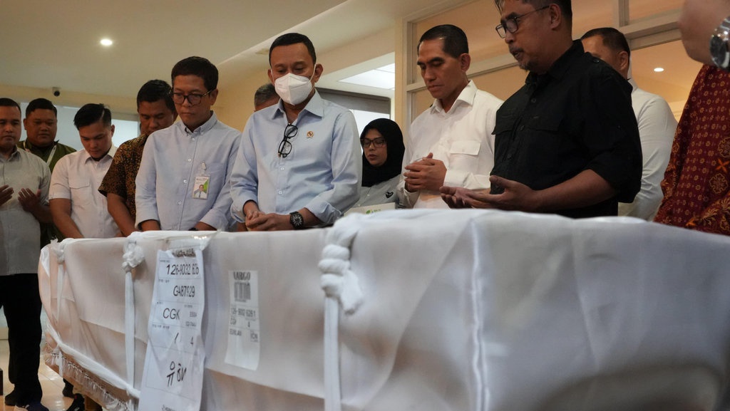 Jamin Haknya Dipenuhi, Menteri P2MI Jemput Ngadiman di Bandara Jamin Haknya Dipenuhi, Menteri P2MI Jemput Ngadiman di Bandara