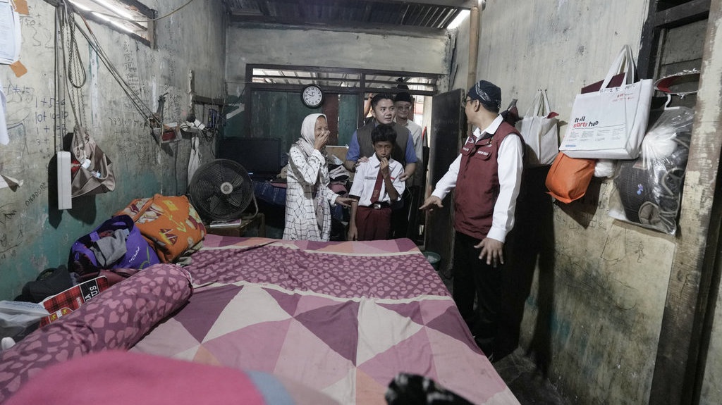 Seskab, Mensos & MenPU Tinjau Rumah Calon Siswa Sekolah Rakyat Seskab, Mensos & MenPU Tinjau Rumah Calon Siswa Sekolah Rakyat