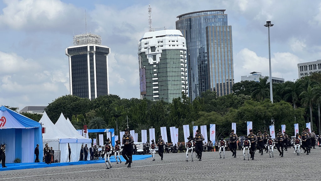 Polri Pamer 30 Robot Polisi di HUT Bhayangkara, Ada Penjinak Bom Polri Pamer 30 Robot Polisi di HUT Bhayangkara, Ada Penjinak Bom