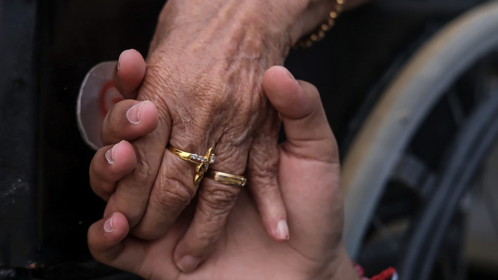 Menjaga Asa di Hotel Lansia