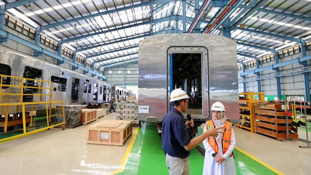 INKA Banyuwangi Targetkan Produksi 250 Gerbong Per Tahun INKA Banyuwangi Targetkan Produksi 250 Gerbong Per Tahun