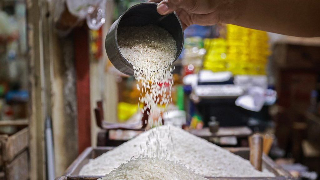 Ombudsman: Omzet Pedagang Turun 20-50% Imbas Isu Beras Oplosan Ombudsman: Omzet Pedagang Turun 20-50% Imbas Isu Beras Oplosan