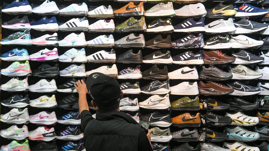 8 Rekomendasi Sepatu Badminton Terbaik, Pilih yang Cocok