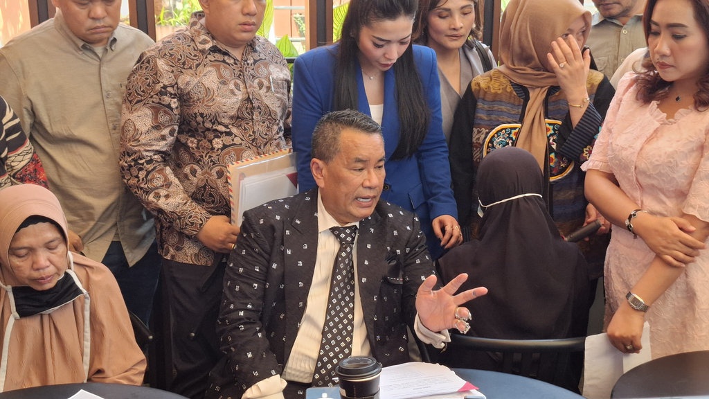 Hotman Desak Polisi Usut Tuntas Kasus Wanita Lampung Korban TPPO Hotman Desak Polisi Usut Tuntas Kasus Wanita Lampung Korban TPPO
