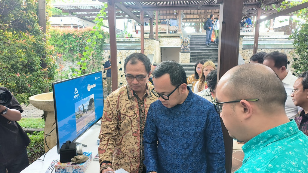 Wamendagri Buka Peluang Insentif Sektor Pariwisata untuk Bali Wamendagri Buka Peluang Insentif Sektor Pariwisata untuk Bali
