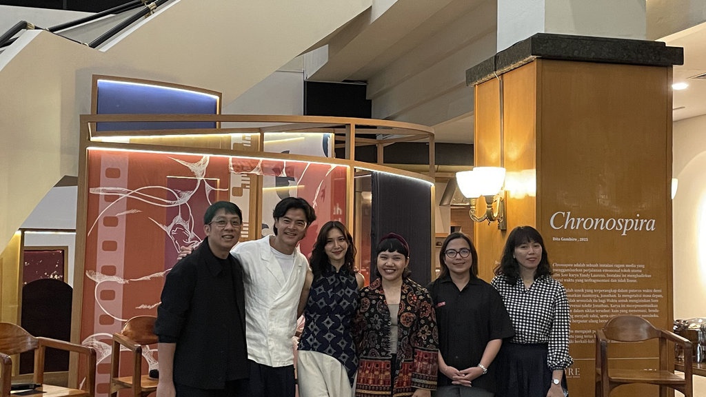Menikmati Putaran Waktu Film Sore Melalui Instalasi Chronospira Menikmati Putaran Waktu Film Sore Melalui Instalasi Chronospira