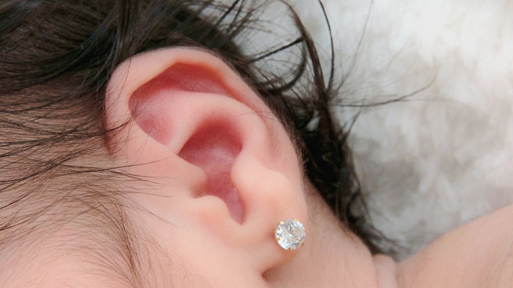10 Anting Bayi Terbaik dan Aman Digunakan serta Tips Memilihnya 10 Anting Bayi Terbaik dan Aman Digunakan serta Tips Memilihnya