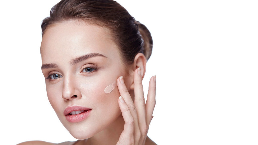 Rekomendasi Foundation untuk Kulit Kering, Wajah Lembap & Sehat!