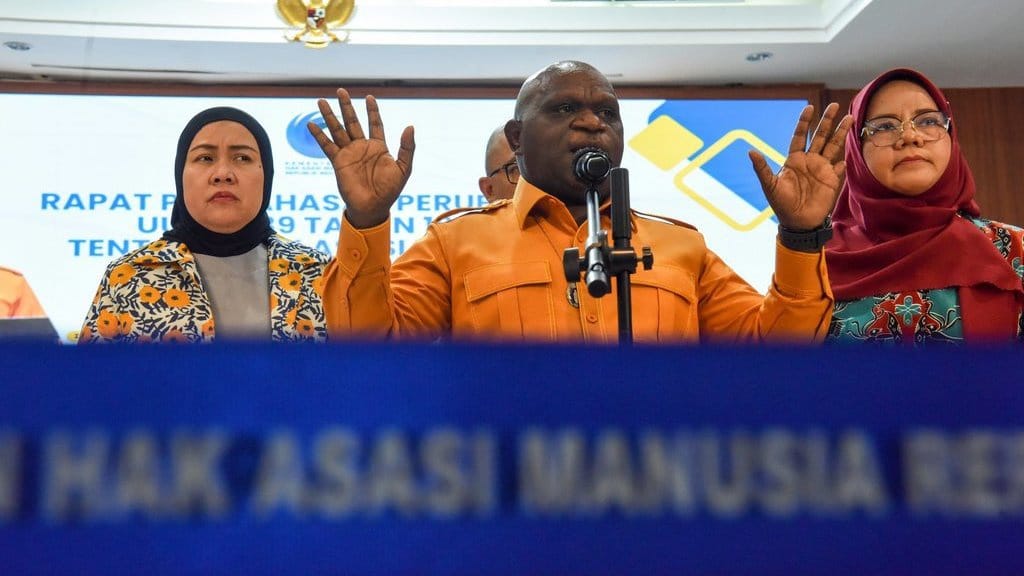 Menteri HAM Dorong DPR Bahas Kembali RUU Masyarakat Adat Menteri HAM Dorong DPR Bahas Kembali RUU Masyarakat Adat