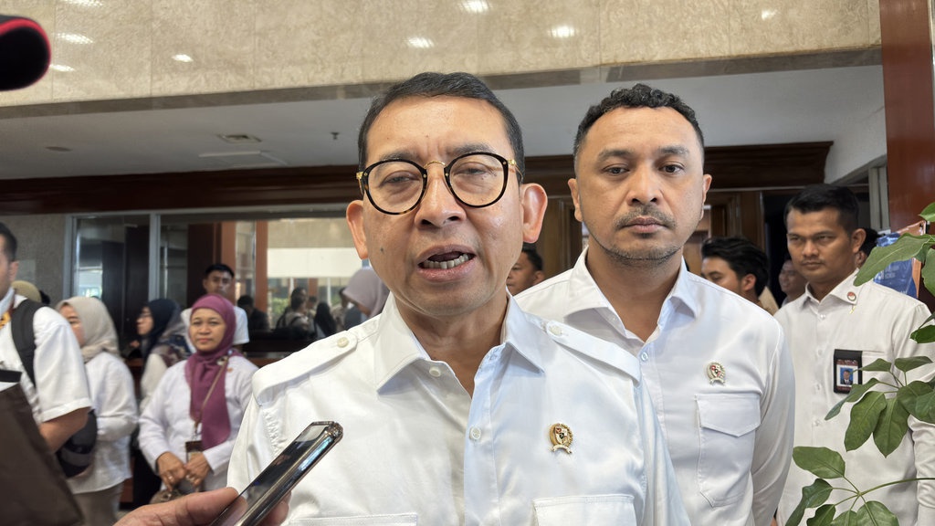 Menbud Fadli Zon Ajak Santri Manfaatkan AI untuk Membuat Film Menbud Fadli Zon Ajak Santri Manfaatkan AI untuk Membuat Film