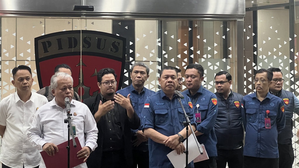 Kejagung Ungkap Peran 8 Tersangka Baru Dugaan Korupsi Pertamina Kejagung Ungkap Peran 8 Tersangka Baru Dugaan Korupsi Pertamina