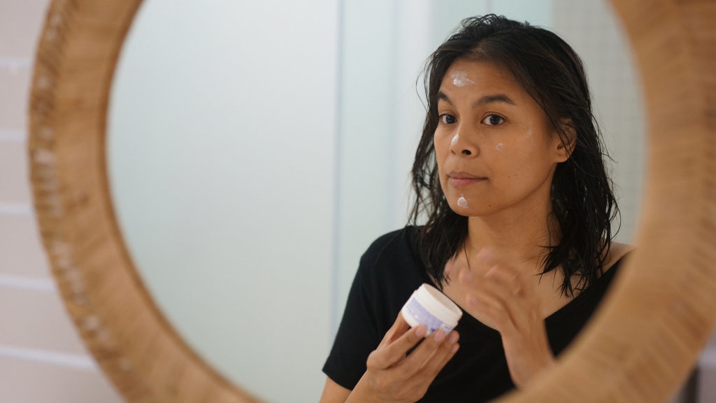 10 Rekomendasi Krim Malam untuk Perempuan Usia 40 Tahun ke Atas