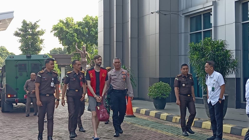 Kejaksaan Ekstradisi WNA Rusia Pelaku Korupsi Kejaksaan Ekstradisi WNA Rusia Pelaku Korupsi