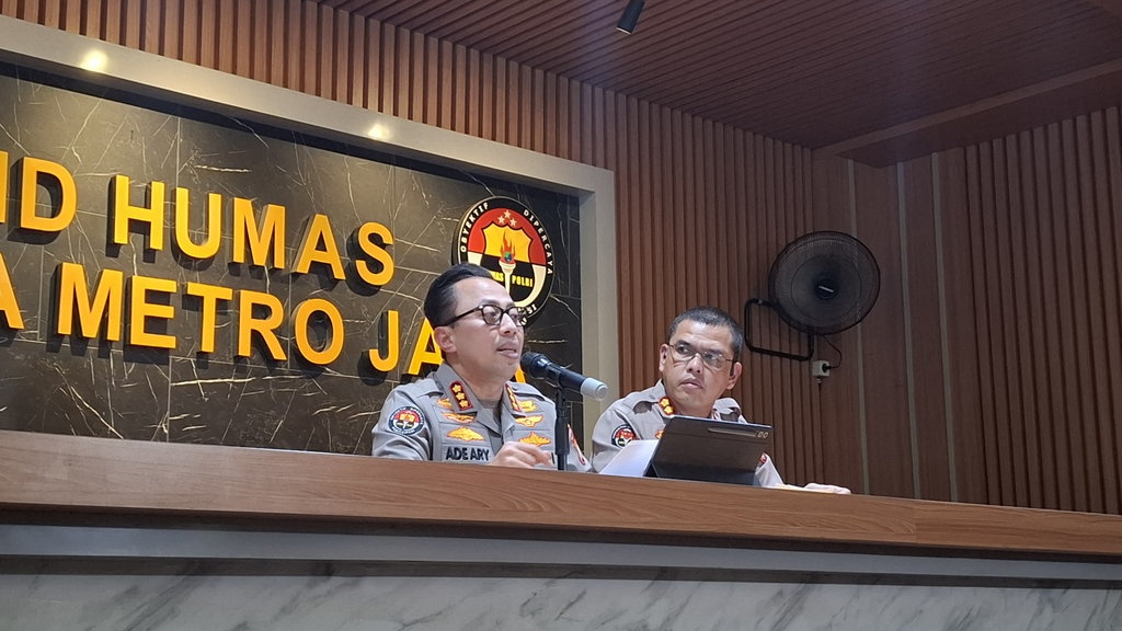 Polisi Tangkap 5 Buron Asal Sri Lanka di Kebon Jeruk Jakarta Polisi Tangkap 5 Buron Asal Sri Lanka di Kebon Jeruk Jakarta