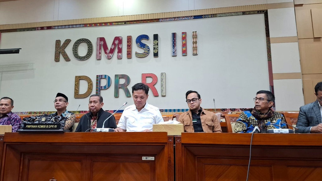 DPR akan Bentuk Panja Reformasi Polri, Kejaksaan, dan Pengadilan DPR akan Bentuk Panja Reformasi Polri, Kejaksaan, dan Pengadilan
