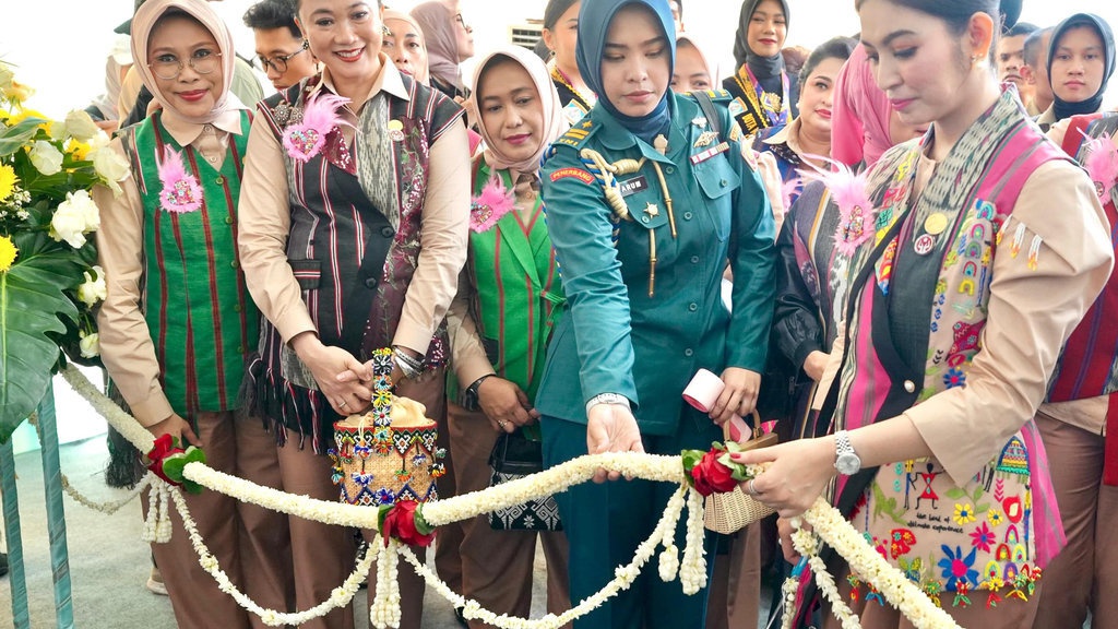 Fatma Gus Ipul Dorong Perajin Berdaya dalam HUT Dekranas