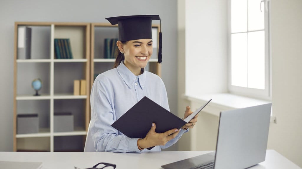 80+ Contoh Ucapan Sidang Skripsi Estetik, Puitis, & Bermakna