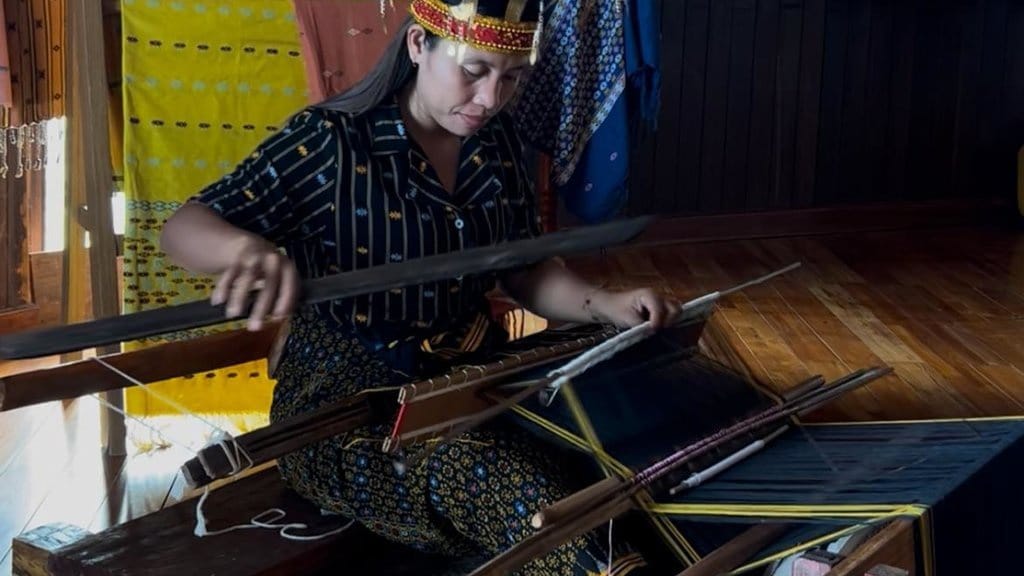 Desa Devisa Angkat Tenun NTT ke Panggung Global