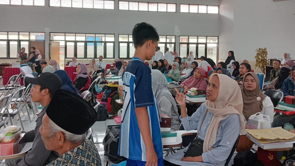 Cerita Orang Tua Antar Anak ke Sekolah Rakyat Wytaguna Bandung