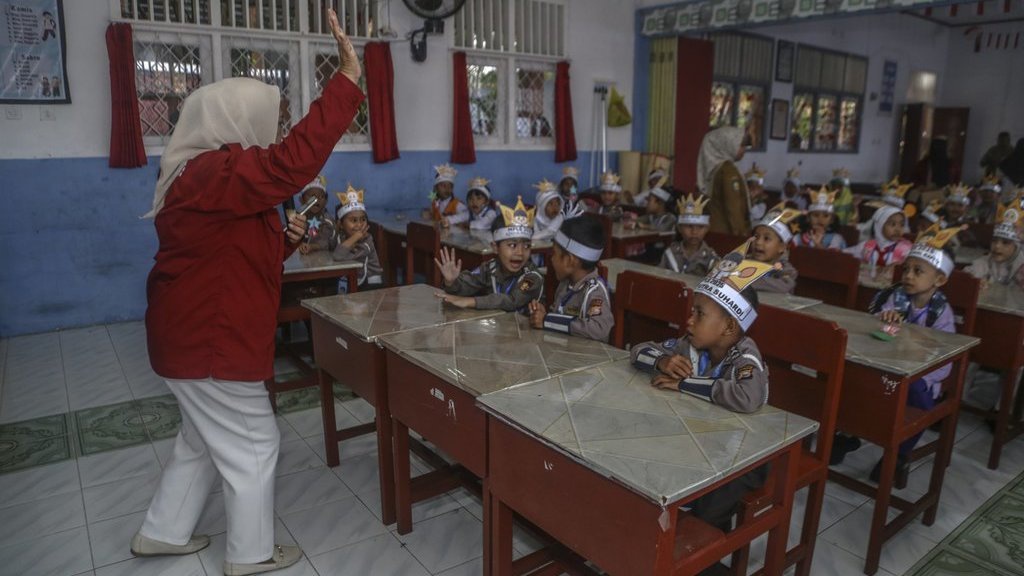 5 Tepuk MPLS 2025, Lirik dan Tutorialnya 5 Tepuk MPLS 2025, Lirik dan Tutorialnya