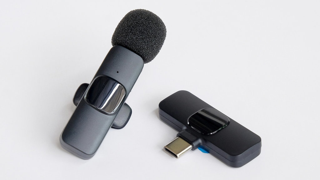 10 Rekomendasi Microphone Wireless Terbaik: Clip-on dan Handheld 10 Rekomendasi Microphone Wireless Terbaik: Clip-on dan Handheld