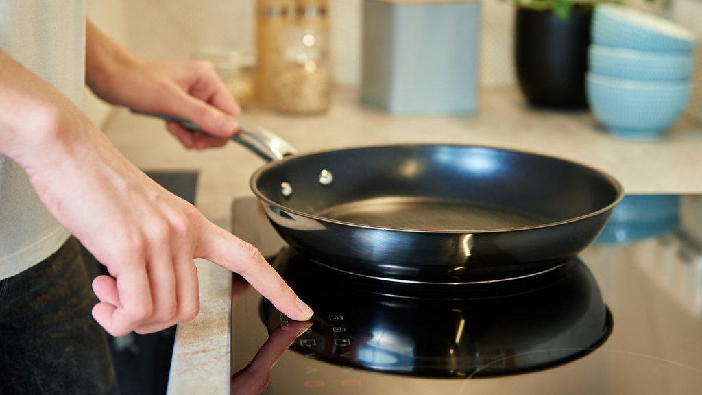 10 Merk Teflon Anti Lengket Tebal Terbaik: Cypruz hingga Maxim 10 Merk Teflon Anti Lengket Tebal Terbaik: Cypruz hingga Maxim