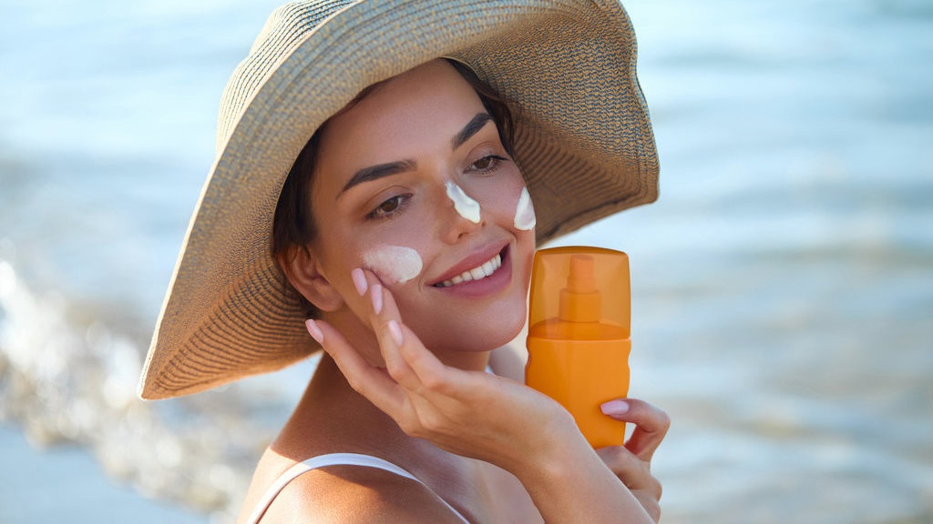 10 Rekomendasi Sunscreen untuk Kulit Kombinasi yang Bagus 10 Rekomendasi Sunscreen untuk Kulit Kombinasi yang Bagus