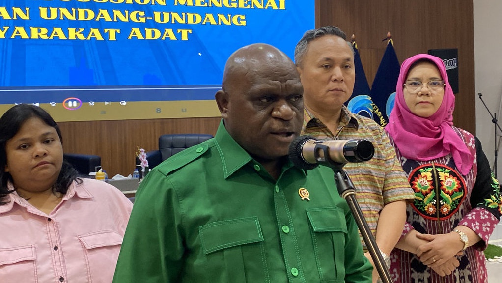 Pigai Sebut Negara Berhak Larang Pengibaran Bendera One Piece Pigai Sebut Negara Berhak Larang Pengibaran Bendera One Piece