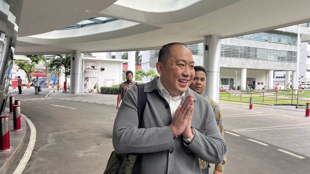 Bos Sritex Iwan Kurniawan Serahkan Invoice Pembelian ke Kejagung Bos Sritex Iwan Kurniawan Serahkan Invoice Pembelian ke Kejagung