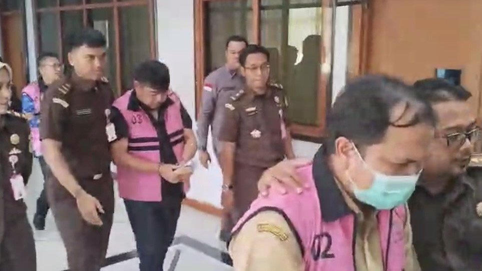 3 Tersangka Korupsi Mobil Lab COVID-19 Bandung Barat Ditangkap