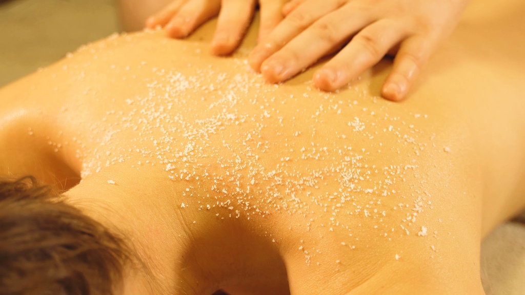 10 Body Scrub Terbaik untuk Kulit Lebih Lembut dan Cerah 10 Body Scrub Terbaik untuk Kulit Lebih Lembut dan Cerah